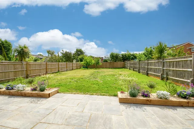 Photo 2 — Granada Road, Hedge End, Southampton, SO30 4AL