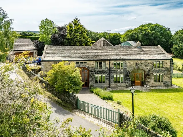 4 bedroom barn conversion, Dean Lane, Hepworth