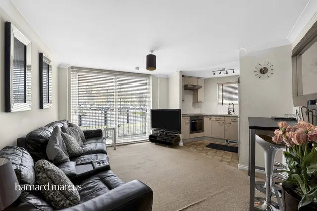 Tilley Road, Feltham, photo 1