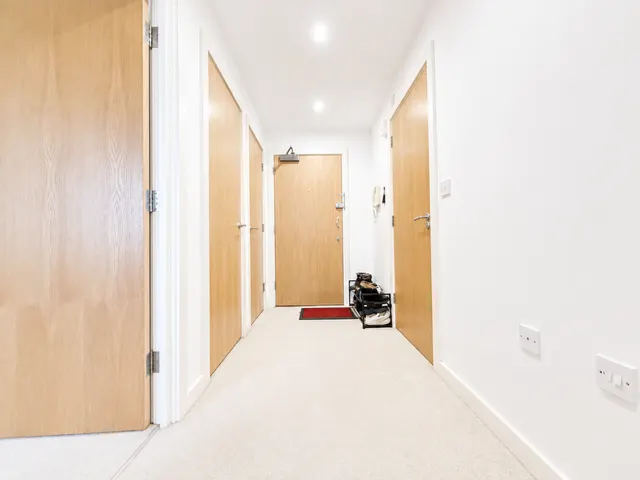 Queensway, Earlswood, RH1, photo 3