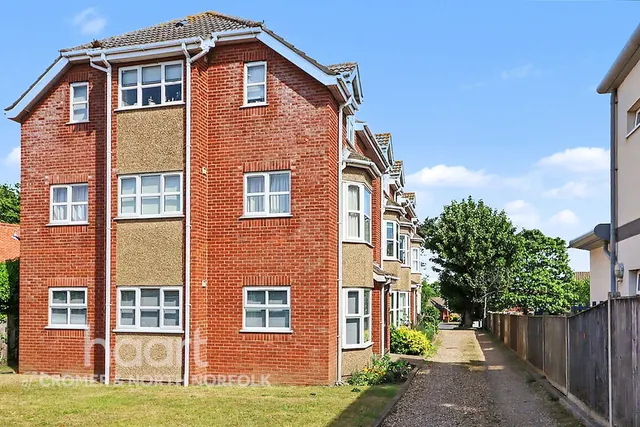 1 bedroom flat, Cromer Road, Sheringham, NR26