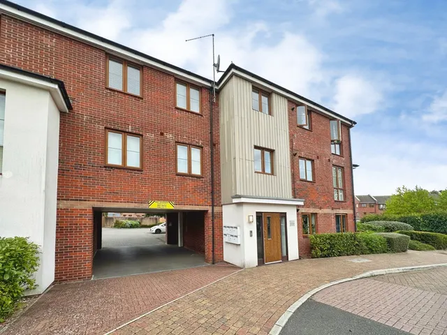 Peggs Way, Basingstoke, RG24, photo 1