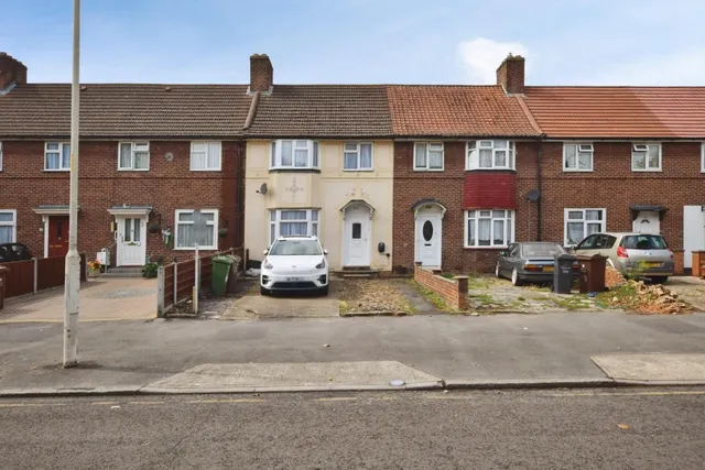 Valence Avenue, Dagenham, RM8, photo 1