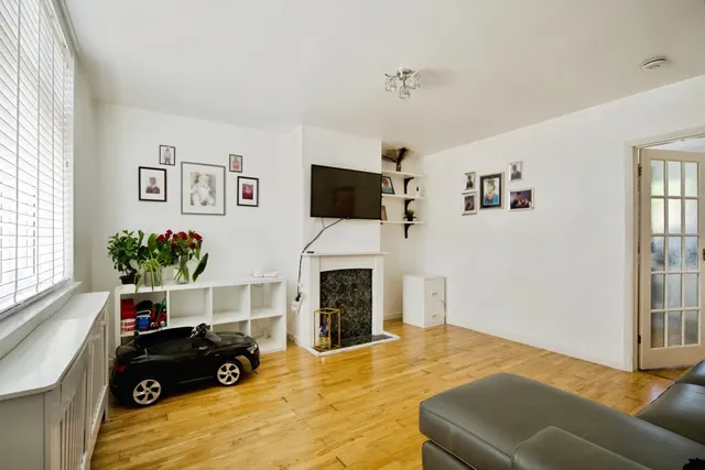 Middlesborough Road, London, N18, photo 2