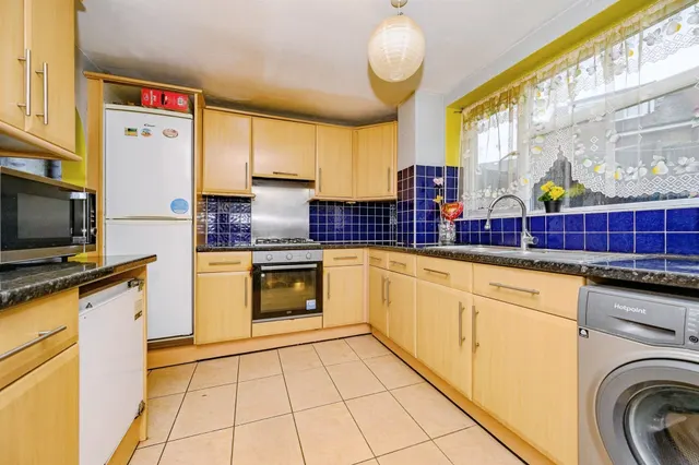 Photo 3 — Northridge Way, Hemel Hempstead
