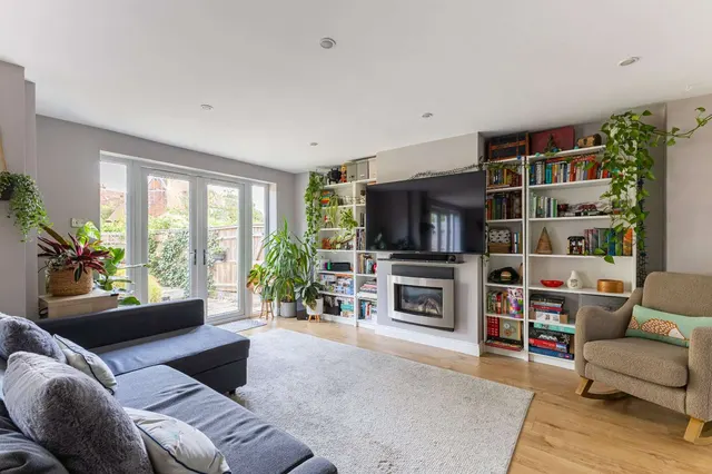 Meadow Bank, Farnham, GU9, photo 3