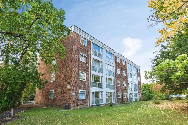 The Cloisters, Frimley, GU16, photo 1