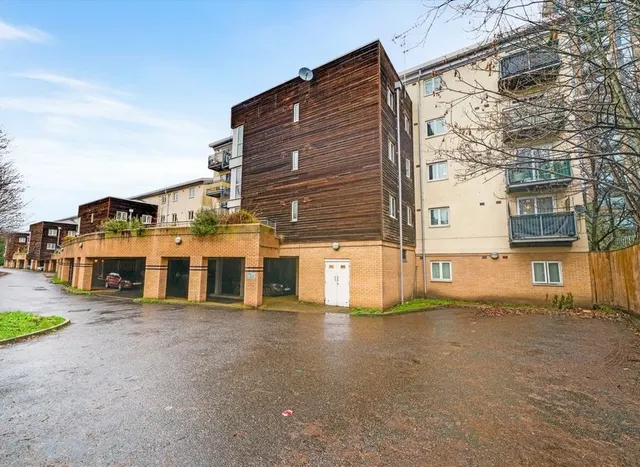 Temeraire Place, Brentford, TW8, photo 1