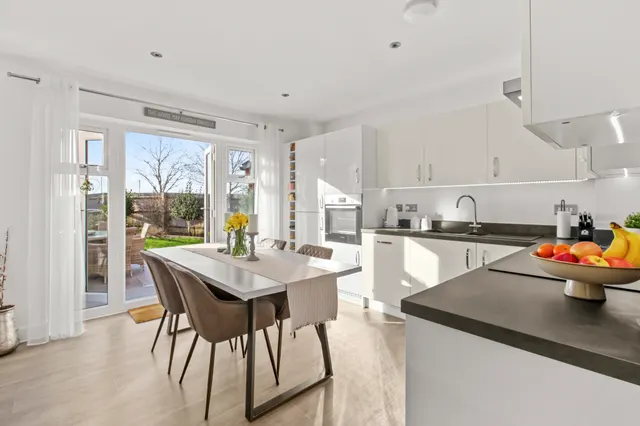 Lennon Way, Aylesbury, HP21, photo 2