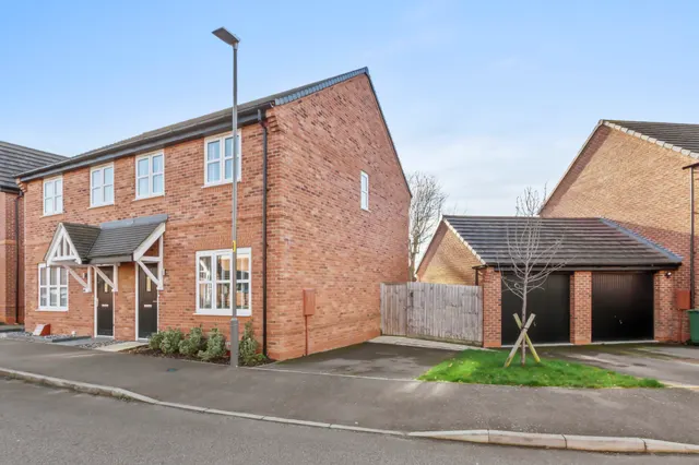 Lennon Way, Aylesbury, HP21, photo 1