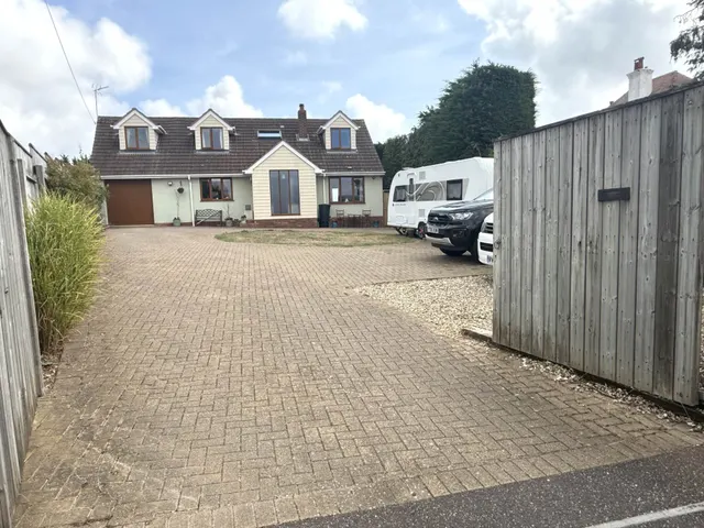 5 bedroom house — Hulham Road, Exmouth, EX8 4RB