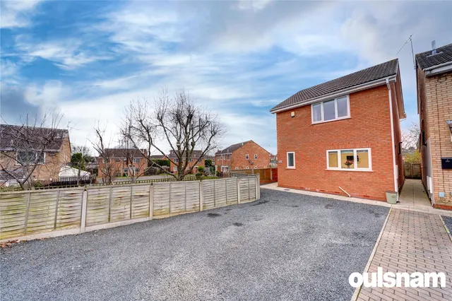 Henley Drive, Droitwich, Worcestershire, WR9 7RX, photo 1