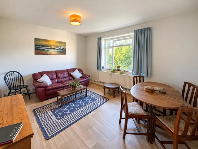 Dounesforth Gardens, London, SW18, photo 1