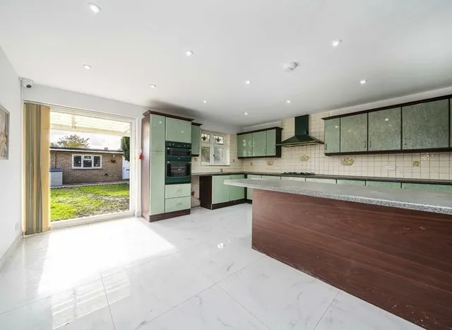 Photo 2 — Bath Road, Hounslow, TW5