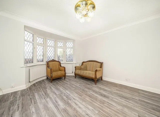 Photo 3 — Bath Road, Hounslow, TW5