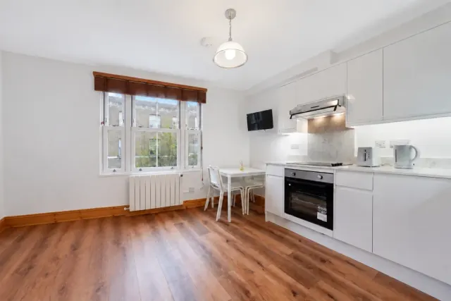 Hornsey Road, Archway, N19, photo 1