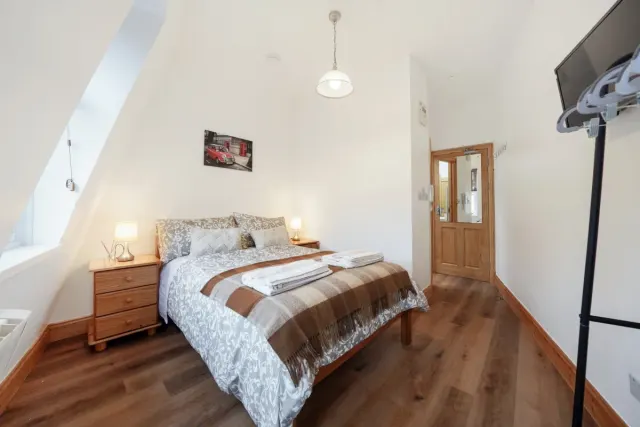 Hornsey Road, Archway, N19, photo 3