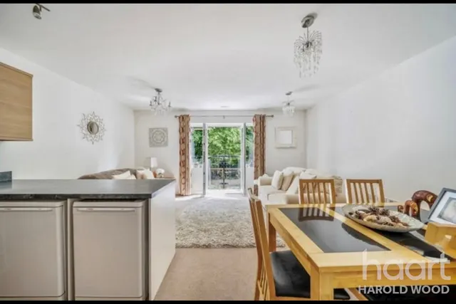 Ingrebourne Avenue, Harold Hill, RM3, photo 3