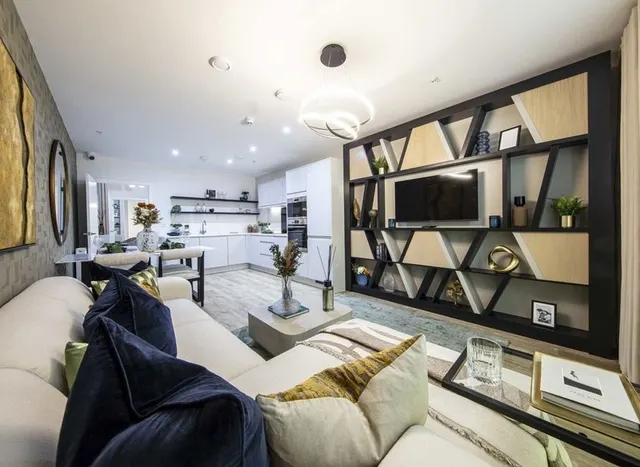 High Street, Brentford, TW8, photo 2