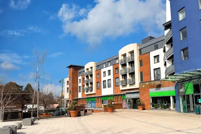 Lower Tanbridge Way, Horsham, West Sussex RH12 1PS, photo 1
