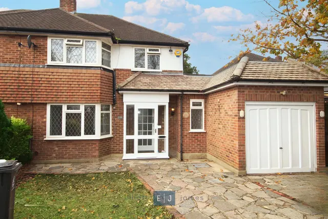 Fencepiece Road, Chigwell, photo 1