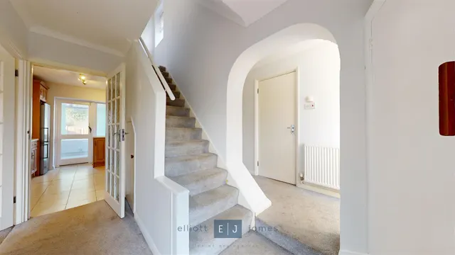 Photo 2 — Fencepiece Road, Chigwell