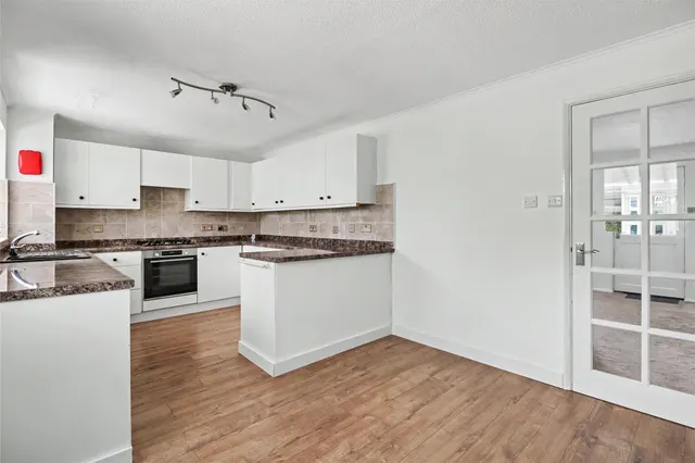 St. James Close, Landkey, EX32, photo 2