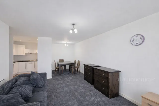Prince Regent Road, Hounslow, TW3, photo 3