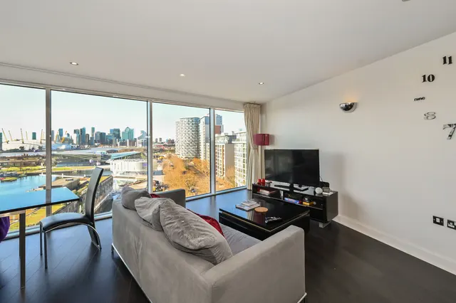 Balearic Apartments, London, E16, photo 3