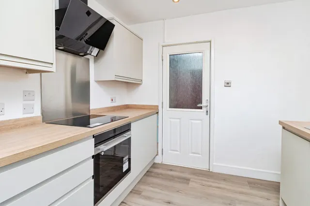 School Road, Telford, TF7, photo 2