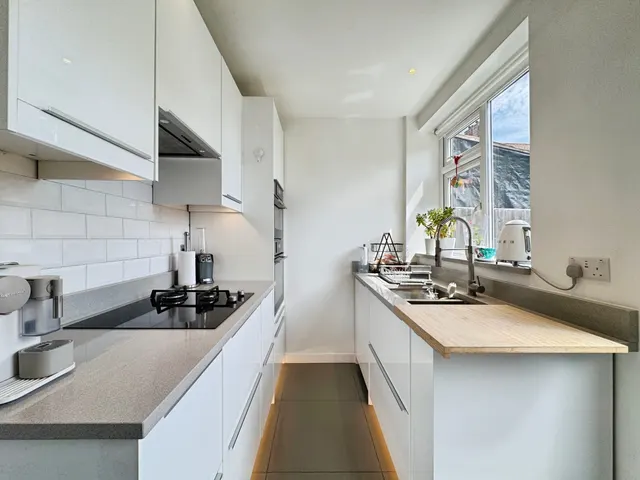 Abbots Road, Edgware, HA8, photo 3