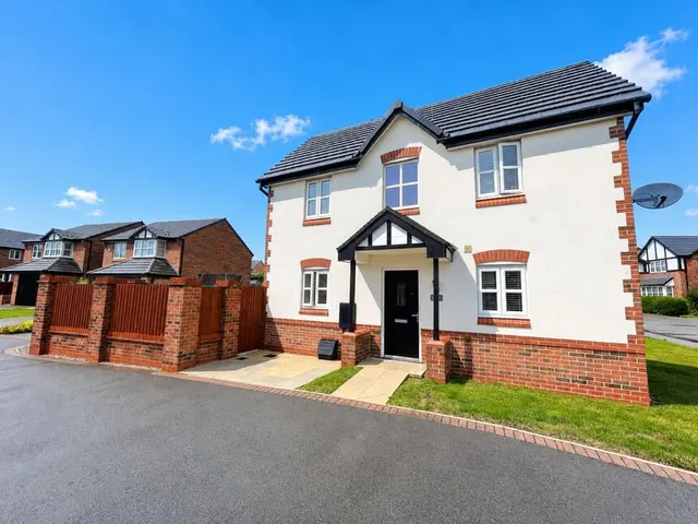 Sandiford Row, Radcliffe, Greater Manchester, M26, photo 1