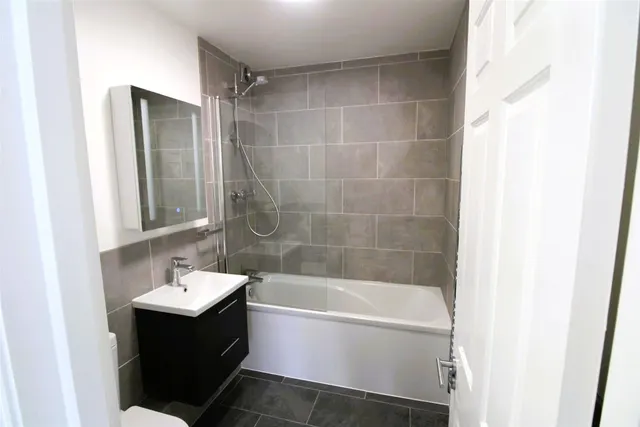 Christchurch Avenue, Chelwood Lodge, N12, photo 2