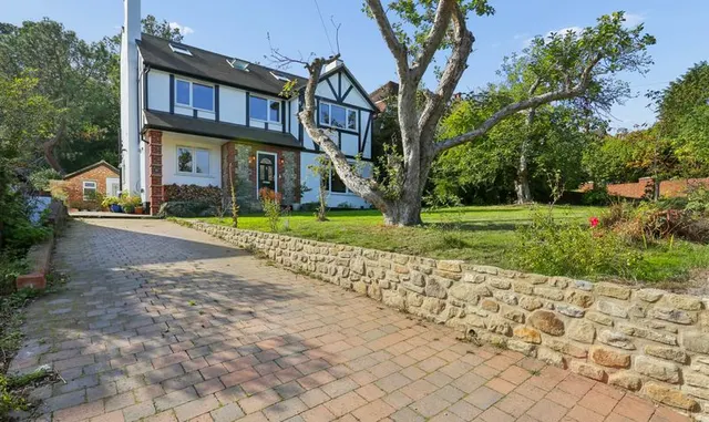 Barons Hurst, Epsom, KT18, photo 1