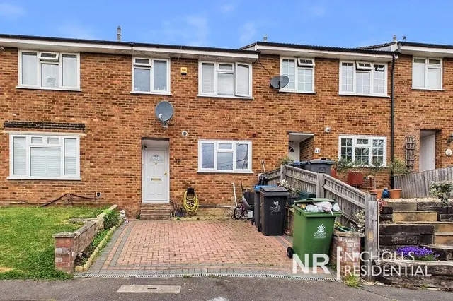 Drake Road, Chessington, KT9, photo 1