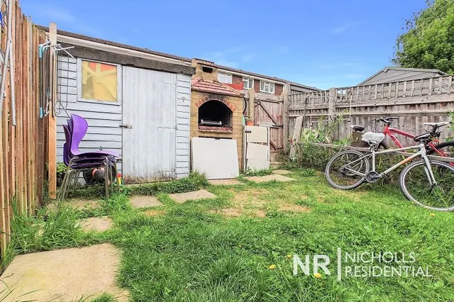 Drake Road, Chessington, KT9, photo 3