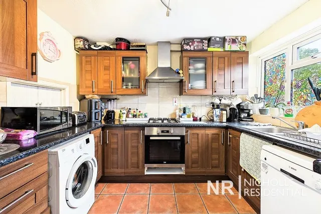 Drake Road, Chessington, KT9, photo 2