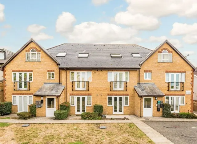 Dawley Road, Hayes, UB3, photo 1