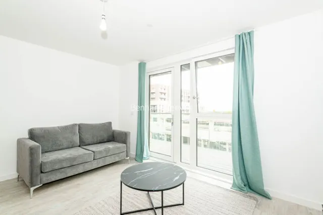 Ironworks Way, E13, photo 1