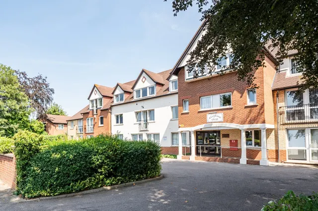 Village Road, Enfield, photo 1