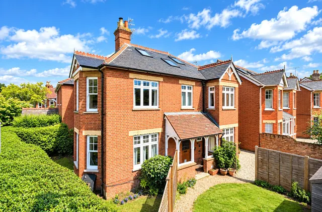 Chobham Road, Horsell, GU21, photo 1