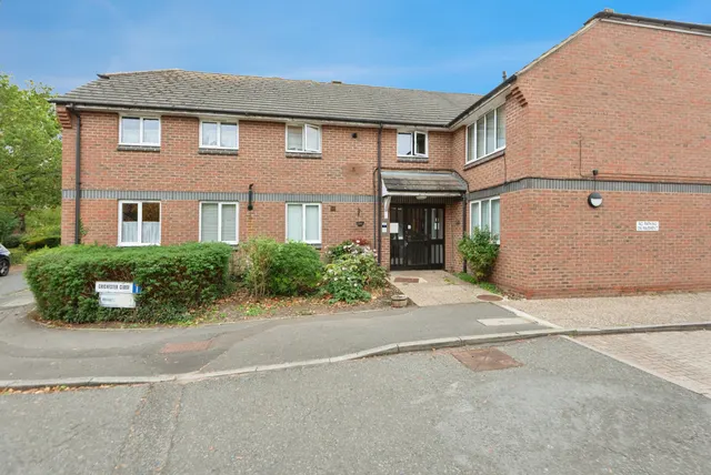 Chichester Close, Hampton, TW12, photo 3
