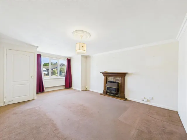 Photo 2 — Aldergrove Crescent, Lincoln