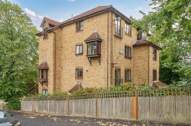 Cypress Road, South Norwood, photo 1