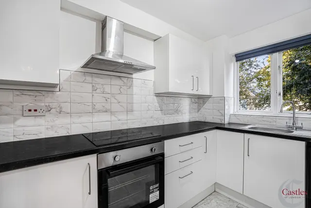 Celadon Close, Enfield, EN3, photo 3