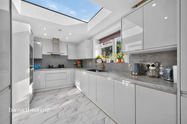Firswood Avenue, Epsom, KT19, photo 2