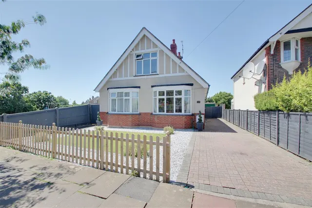 St. Andrews Road, Worthing, photo 1