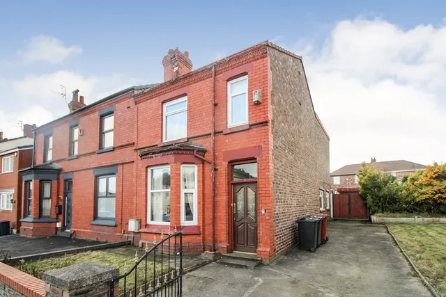 3 bedroom house — Warrington Road, Whiston, Prescot, L35 2UA