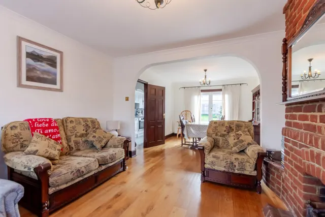 Photo 3 — Okehampton Crescent, Welling
