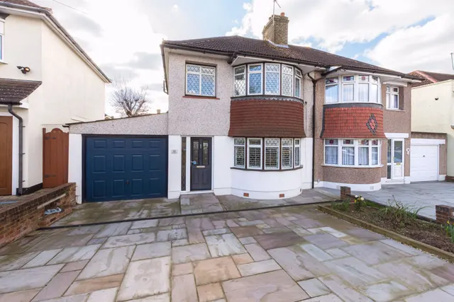 Okehampton Crescent, Welling, photo 1